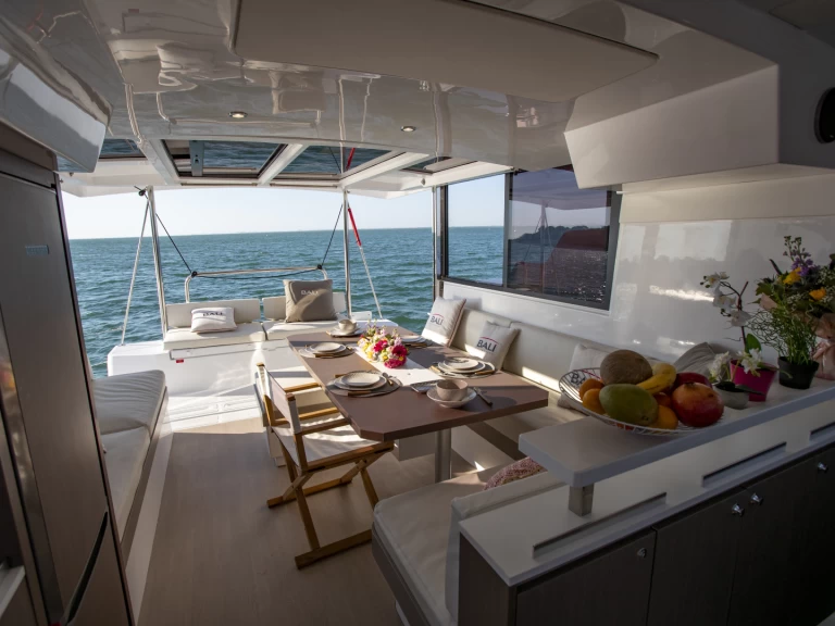 Wynajem Katamaran Bali z patentem 