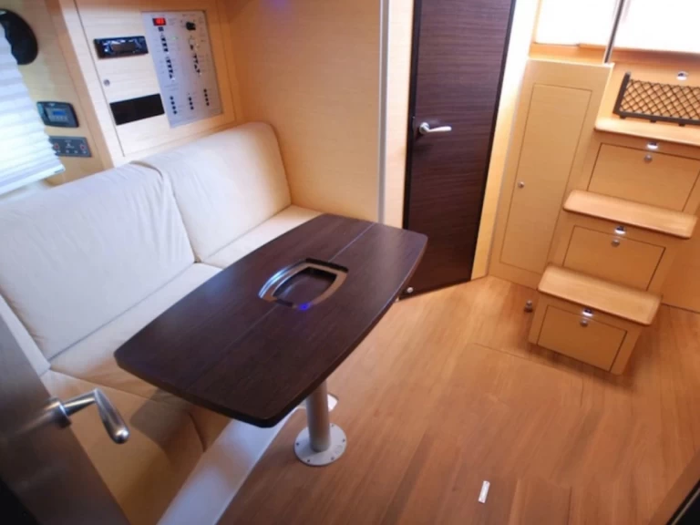 Motorówka do wynajmu w Cannigione w najlepszej cenie