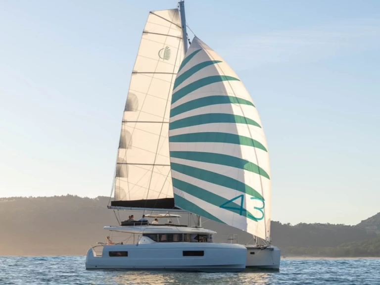 Lagoon Lagoon 43 między profesjonalistami a osobami prywatnymi w Benítses