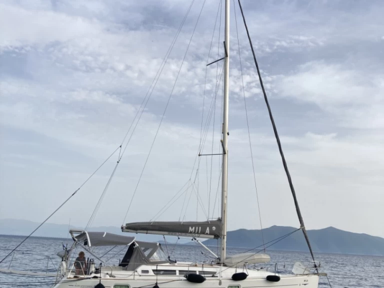 Jeanneau Sun Odyssey 42i między profesjonalistami a osobami prywatnymi w Deme of Volos
