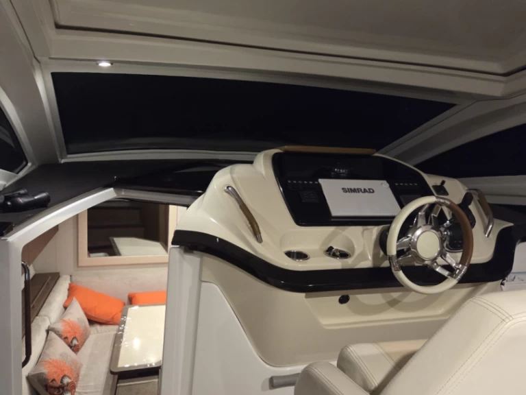 Bénéteau Gran Turismo 40 między profesjonalistami a osobami prywatnymi w Porto-Vecchio