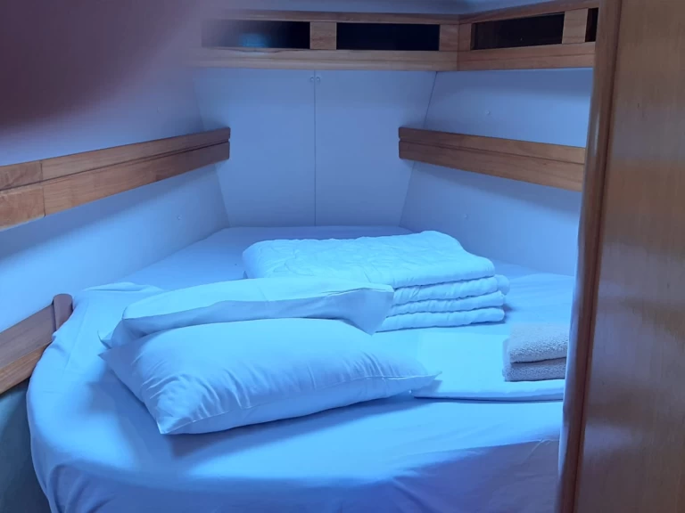 Wynajem Żaglowiec Bavaria z patentem 