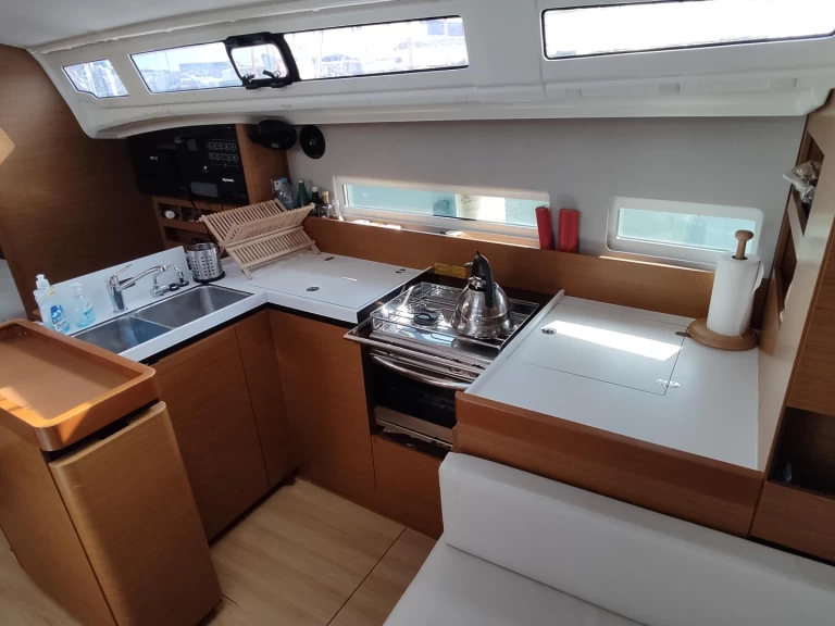 Wynajem łodzi Jeanneau Sun Odyssey 410 w Piraeus na SamBoat 