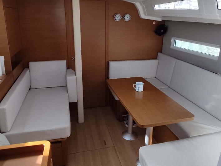 Wynajmij Żaglowiec z lub bez skippera Jeanneau w Piraeus