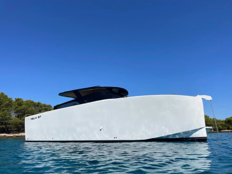 Wynajmij Motorówka z lub bez skippera Felix 37 w Makarska