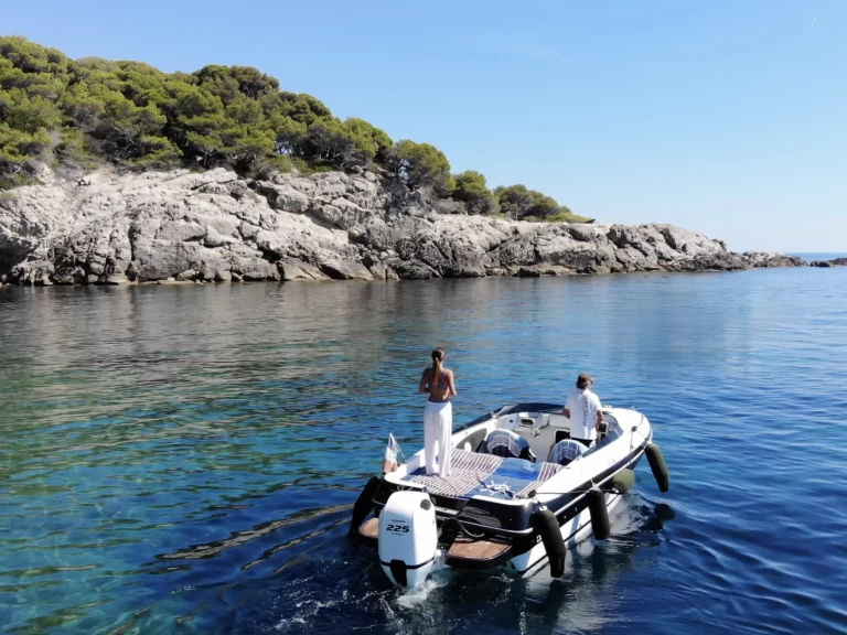 Wynajmij Tullio-Abbate Mito 23 w Monako