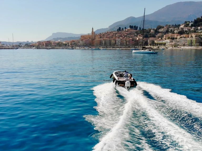 Motorówka do wynajmu w Nice Port w najlepszej cenie