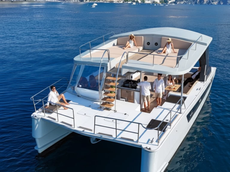 Wynajmij Motorówka z lub bez skippera CAT w Neapol