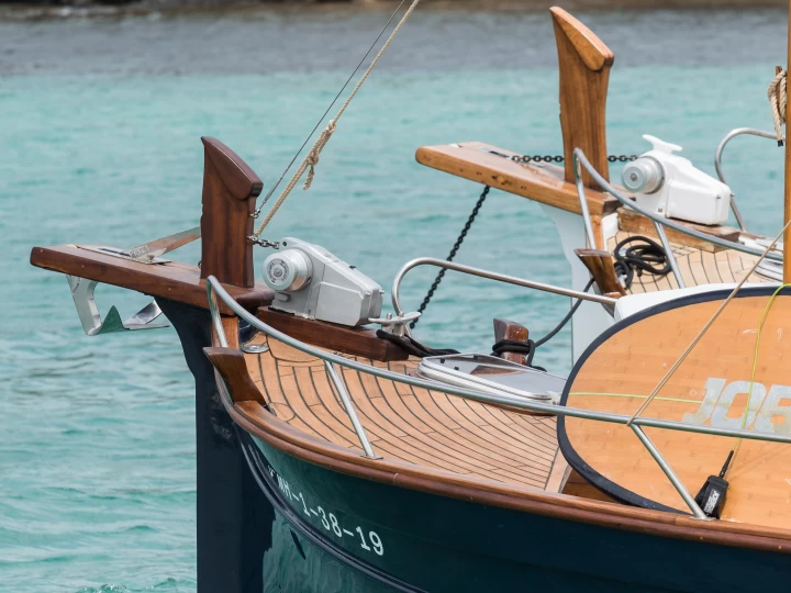 Capeador llaut menorquin między profesjonalistami a osobami prywatnymi w Mahon