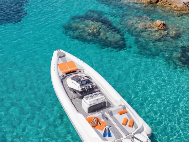 Motorówka do wynajmu w Marina di Portisco w najlepszej cenie