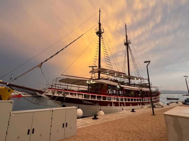 Motorówka do wynajmu w Omis w najlepszej cenie