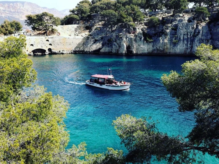 Pantasso Bateau en bois  między profesjonalistami a osobami prywatnymi w Cassis