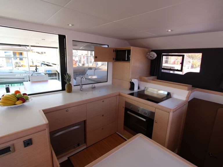 Wynajmij Dufour Dufour Catamarans 48 Sail w Cecina