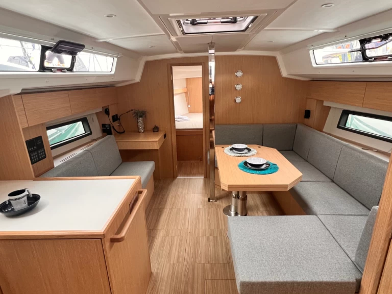 Wynajem Żaglowiec Bavaria z patentem 