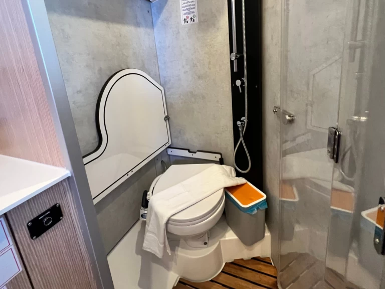 Wynajmij Bavaria Bavaria C42 w Cecina