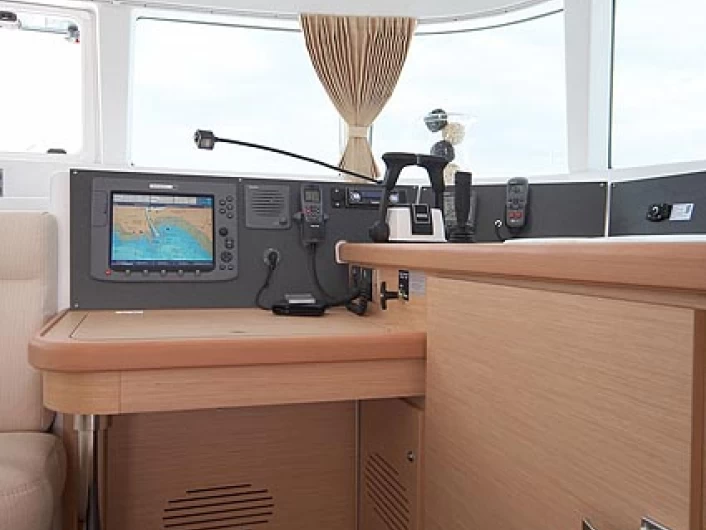 Lagoon Lagoon 440 między profesjonalistami a osobami prywatnymi w Preveza