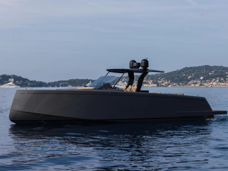 Wynajem Motorówka Pardo Yachts z patentem 