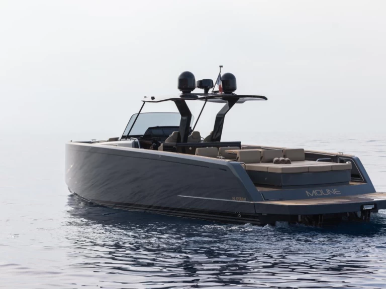 Pardo Yachts Pardo 43 między profesjonalistami a osobami prywatnymi w Beaulieu-sur-Mer