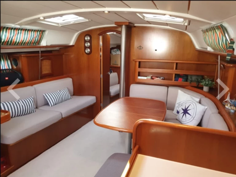 Wynajem Żaglowiec Bénéteau z patentem 