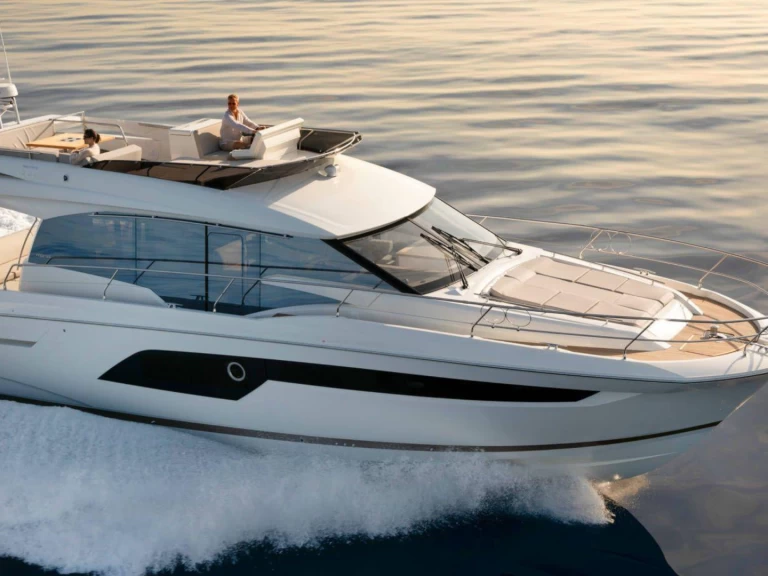 Wynajem Motorówka Prestige Yachts z patentem 