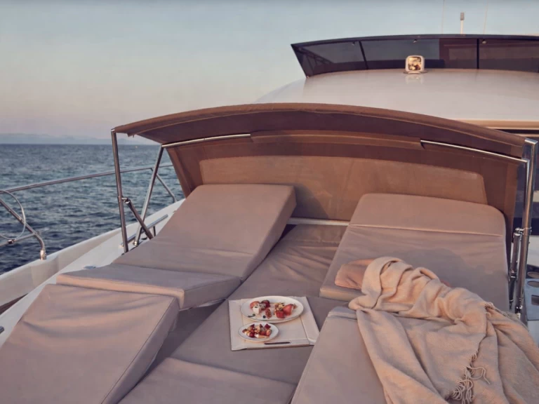 Wynajmij Prestige Yachts 520 Fly  w Beaulieu-sur-Mer