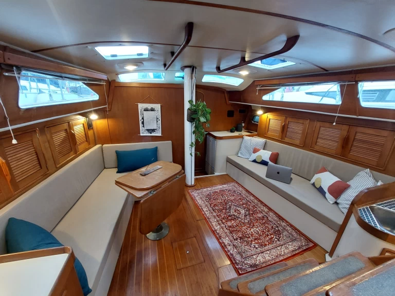 Żaglowiec do wynajmu w Sant Antoni de Portmany w najlepszej cenie