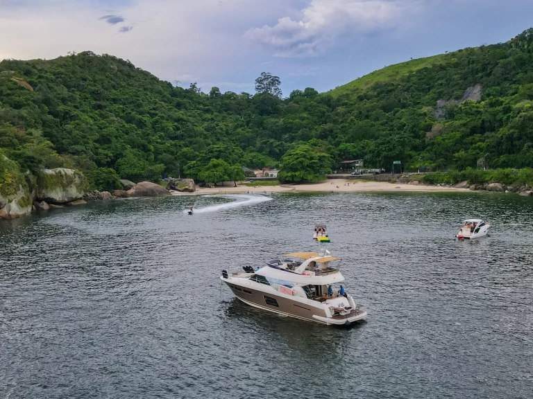 Prestige 60 flybridge między profesjonalistami a osobami prywatnymi w Rio de Janeiro (state)