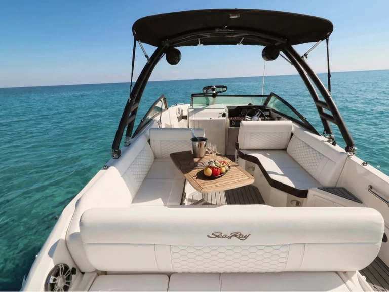 Wynajmij Sea Ray  250 sdx w Ayia Napa