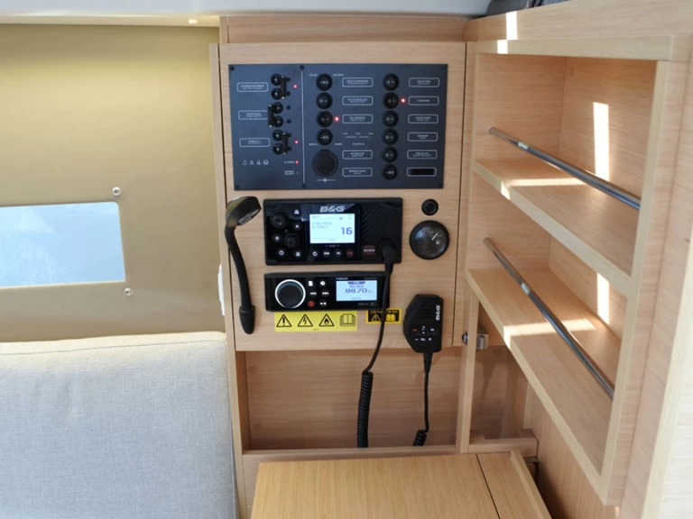 Wynajmij Bénéteau Oceanis 30.1 w Barcelona