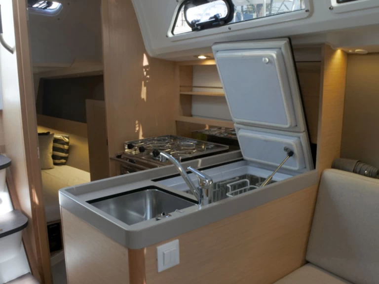 Wynajem łodzi Barcelona tanio Oceanis 30.1