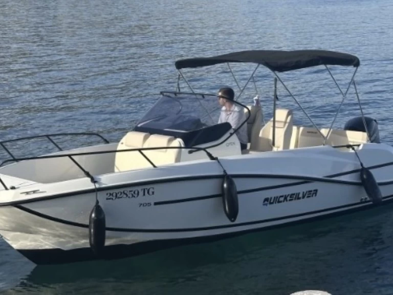 Motorówka do wynajmu w Seget Vranjica w najlepszej cenie