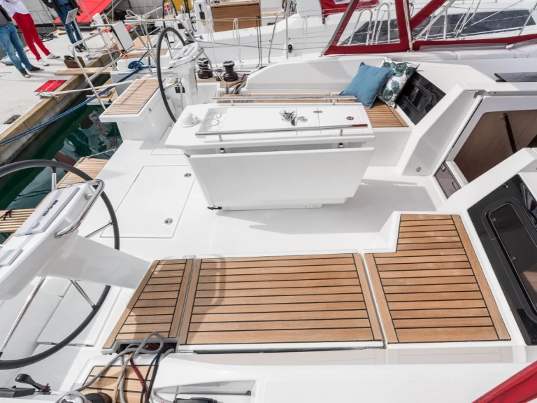 Bénéteau Oceanis 46.1 między profesjonalistami a osobami prywatnymi w Pomer