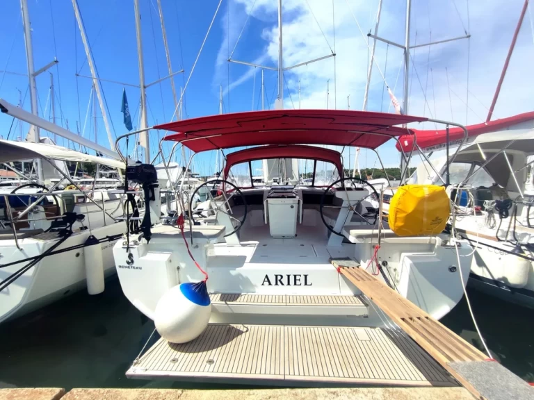 Wynajem Żaglowiec Bénéteau z patentem 