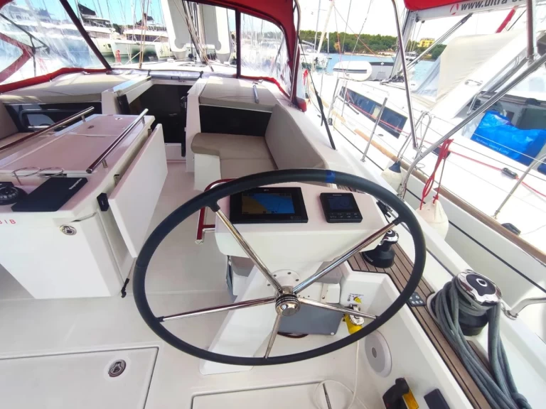 Bénéteau Oceanis 46.1 między profesjonalistami a osobami prywatnymi w Pomer