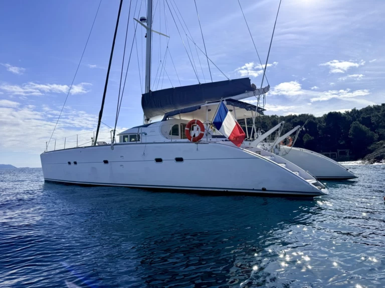 Wynajem Katamaran Lagoon z patentem 