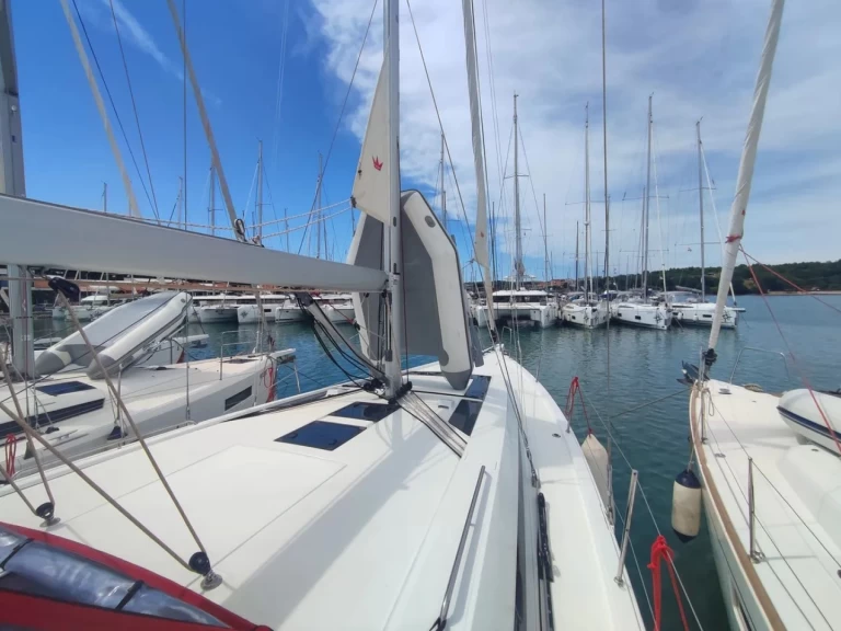 Wynajmij Żaglowiec z lub bez skippera Bénéteau w Pomer