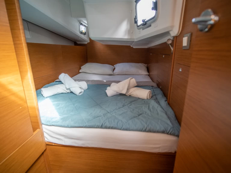 Wynajem łodzi Jeanneau Sun Odyssey 410 w Neo Klima na SamBoat 
