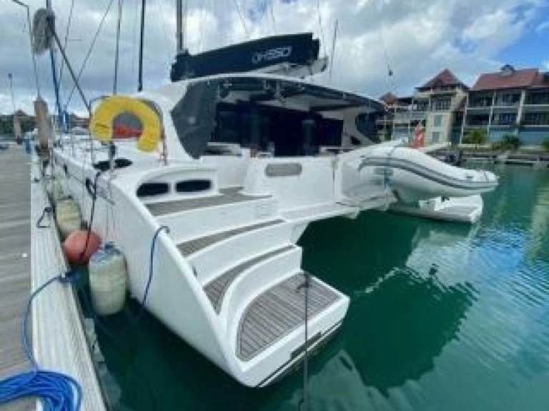 Sea Tribe Yachts Sea-Tribe DH550 między profesjonalistami a osobami prywatnymi w Mahé