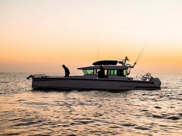 Axopar Axopar 37 XC Cross Cabin między profesjonalistami a osobami prywatnymi w Valletta