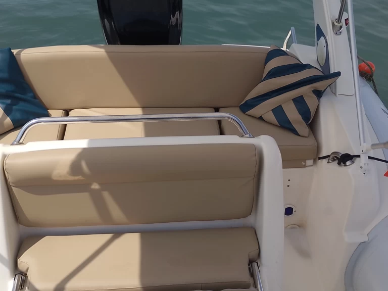 Łódż półsztywna do wynajmu w Medulin w najlepszej cenie