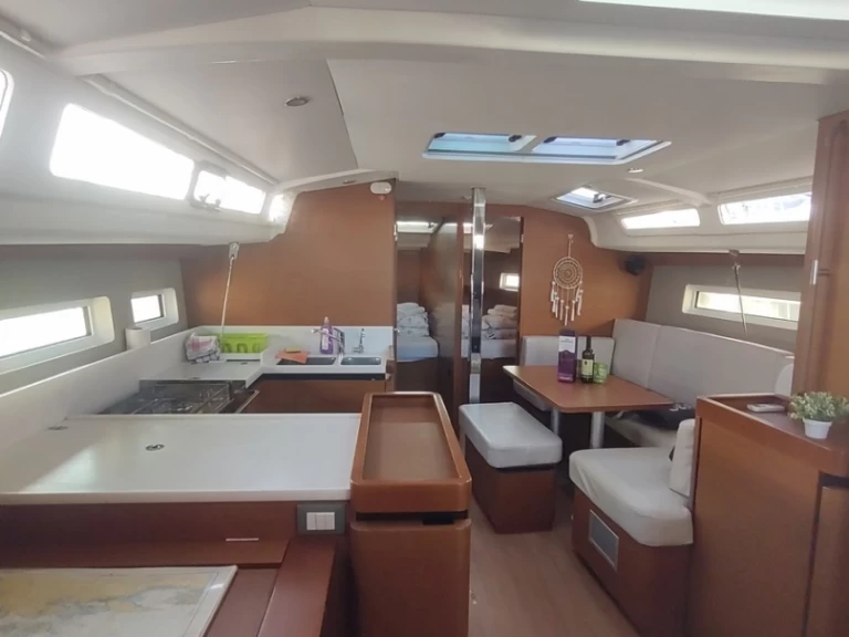 Wynajmij Jeanneau Sun Odyssey 440 w Split