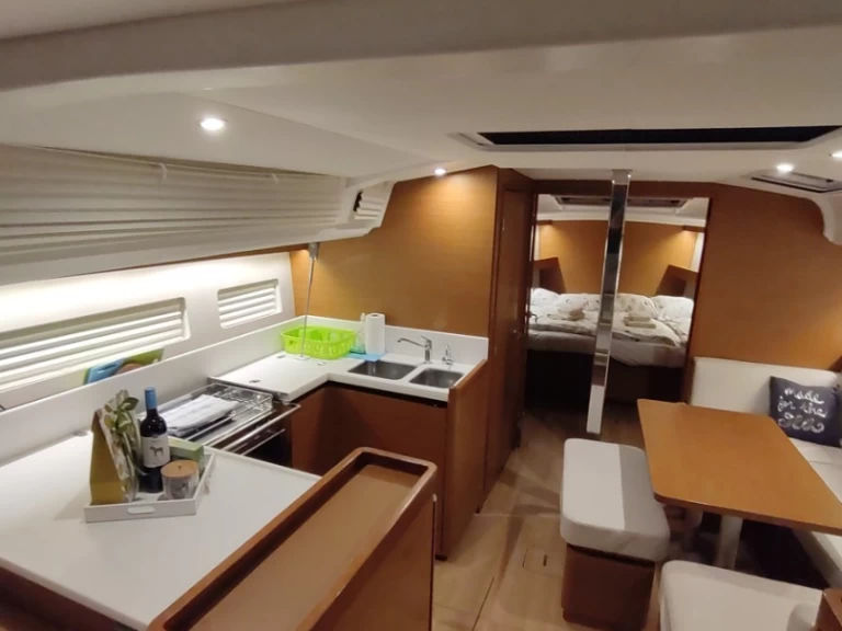 Wynajem łodzi Split tanio Sun Odyssey 440