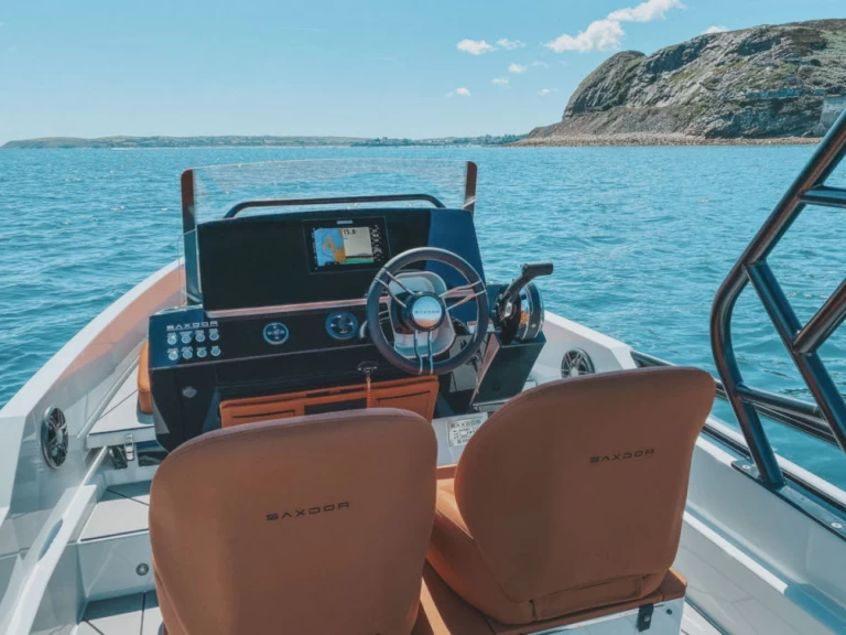 Wynajem Motorówka Saxdor z patentem 