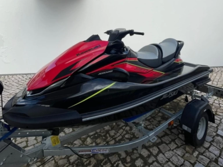 Kawasaki Stx 160 między profesjonalistami a osobami prywatnymi w Lagos
