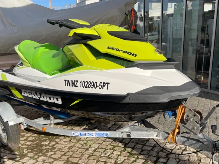 Wynajmij Jet ski z lub bez skippera Sea-Doo w Lagos