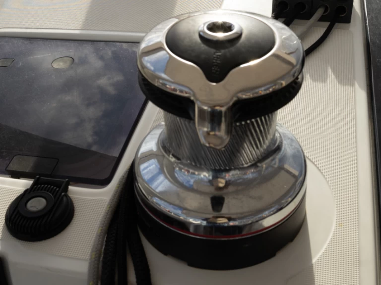 Wynajem Żaglowiec Bénéteau z patentem 