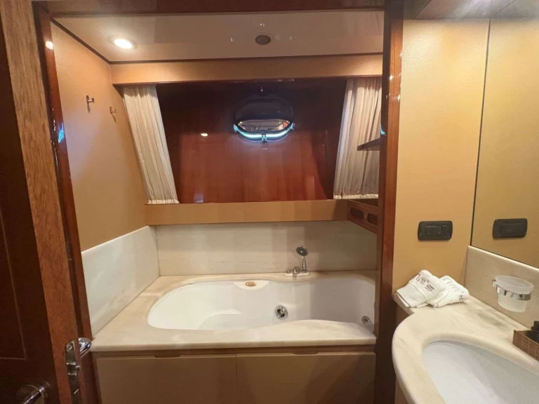 Wynajem łodzi Sanlorenzo San Lorenzo SL 82 w Alimos na SamBoat 