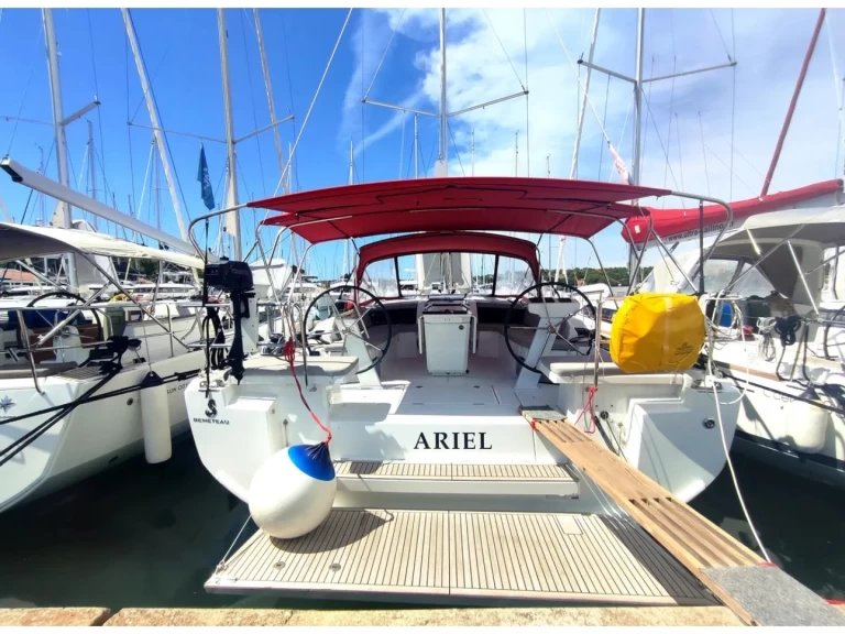 Wynajem Żaglowiec Bénéteau z patentem 