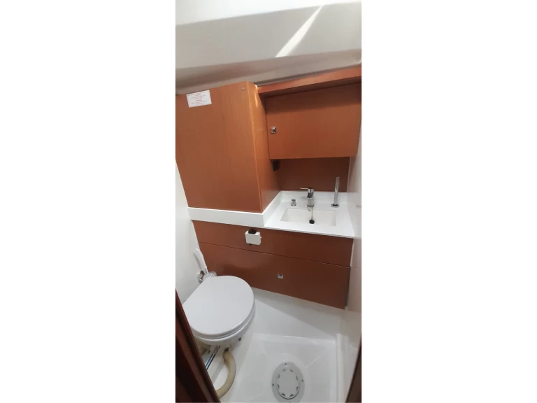 Wynajem łodzi Cugnana Verde tanio Bavaria C45