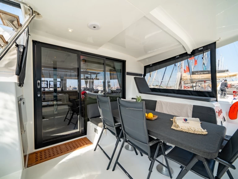 Wynajmij Katamaran z lub bez skippera Lagoon w Benítses